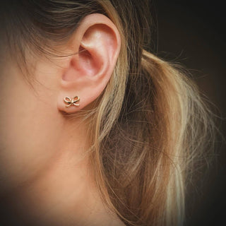 Bow Studs - 18k Gold